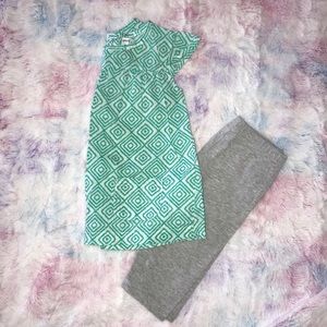 Carter’s 2-Piece Outfit.